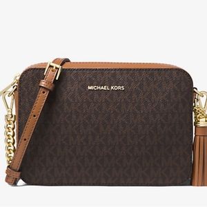 MICHAEL KORS MEDIUM CROSS BODY BAG. USED ONCE